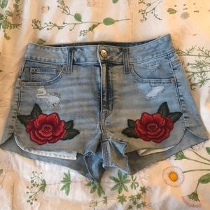 American Eagle Embroidered Shorts 🌹